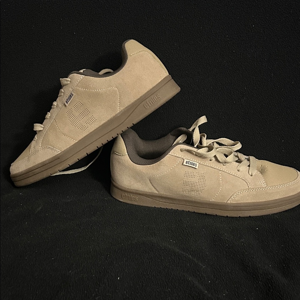 Etnies Men's Beige Suede Sneakers